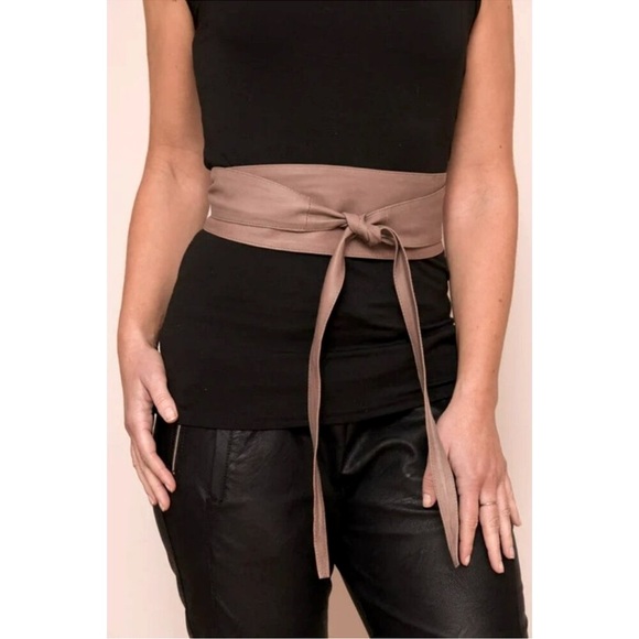 SUZY D Olivia Leather Belt one sized New